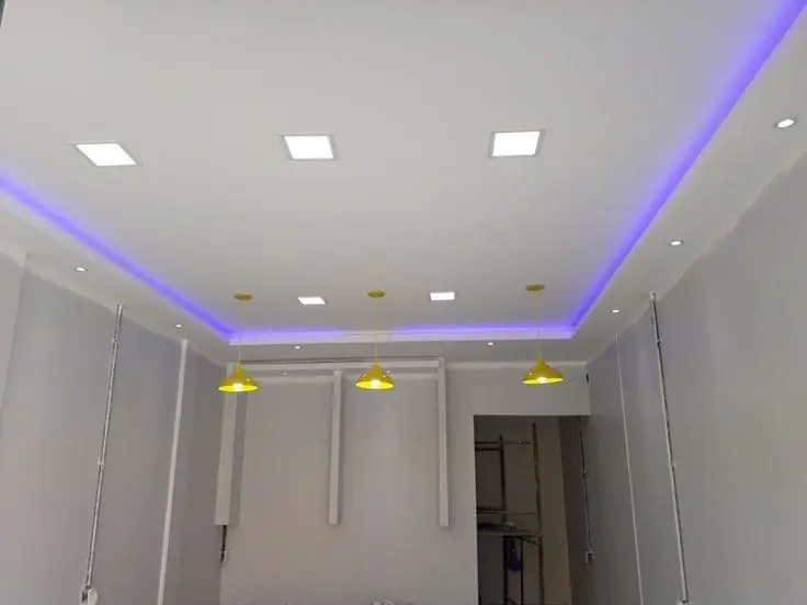 Tecto falso com iluminação LED
